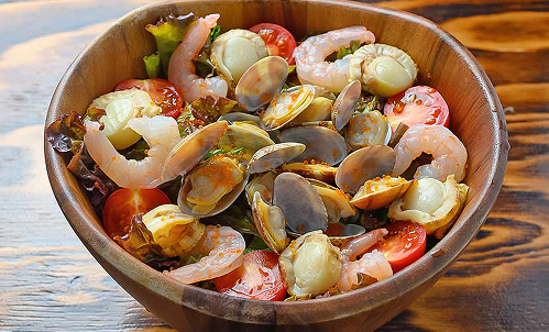 自家製ドレッシングの海鮮サラダ